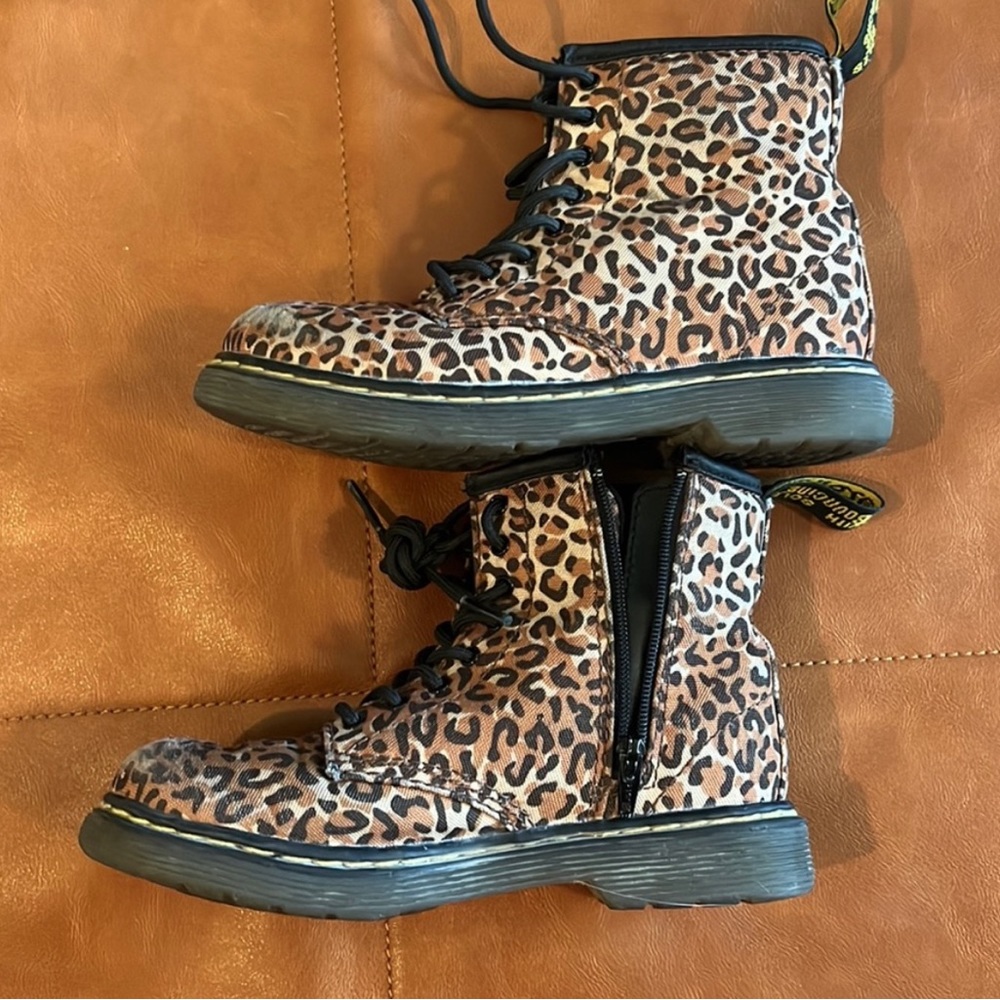 Dr. Martens Cheetah print high top zipper boots toddler size 10 ok condition - Picture 7 of 7